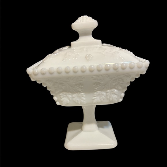 WESTMORELAND White Milk Glass wedding box, Pedestal Dish w/ Lid GrapeVine - Picture 1 of 7